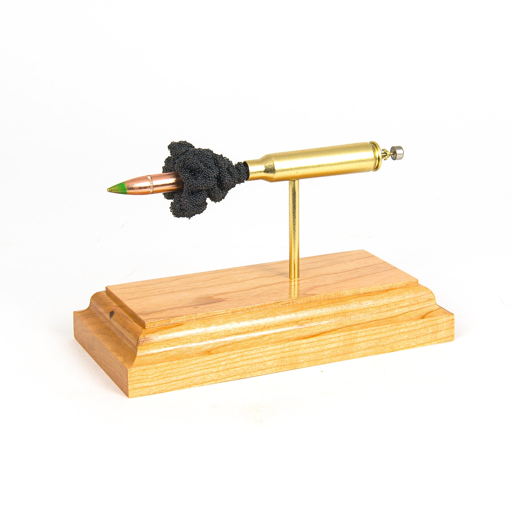 Handmade 5.56x45mm M855 SS109 62gr cartridge display using real inert components